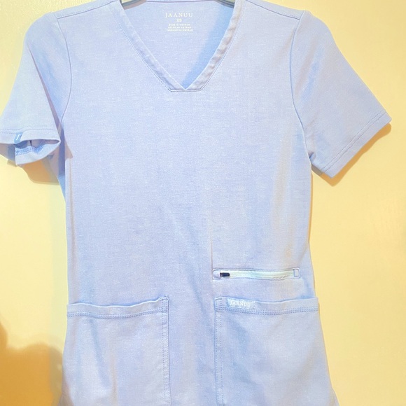 Jaanuu scrub top. Like new - Picture 3 of 3
